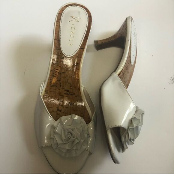 Nickels Shoes - Vintage Nickels Women's White Faux Leather Floral Slip On Heel Sandal Size 9